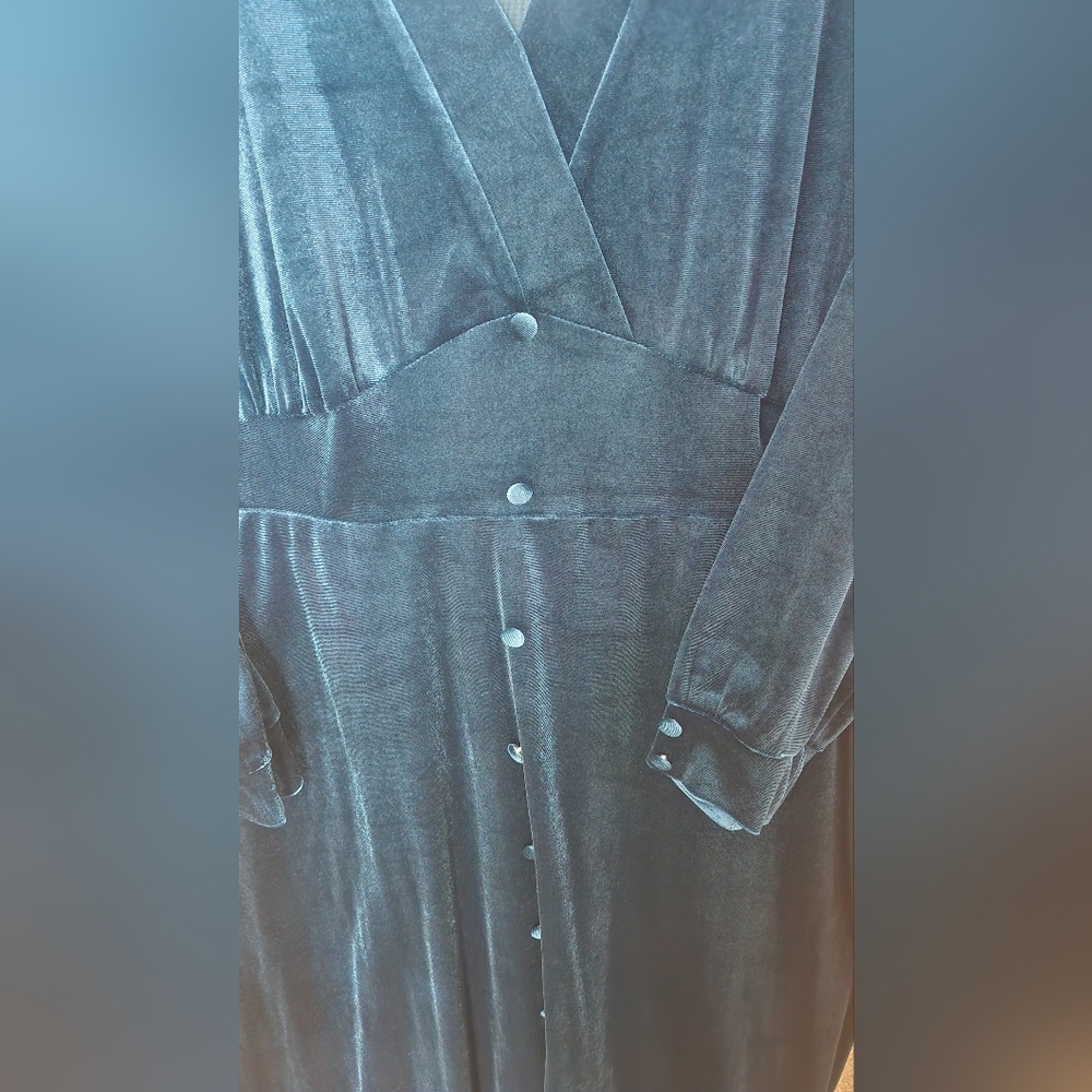 Elegant Blue Velvet Dress - Picture 4 of 7
